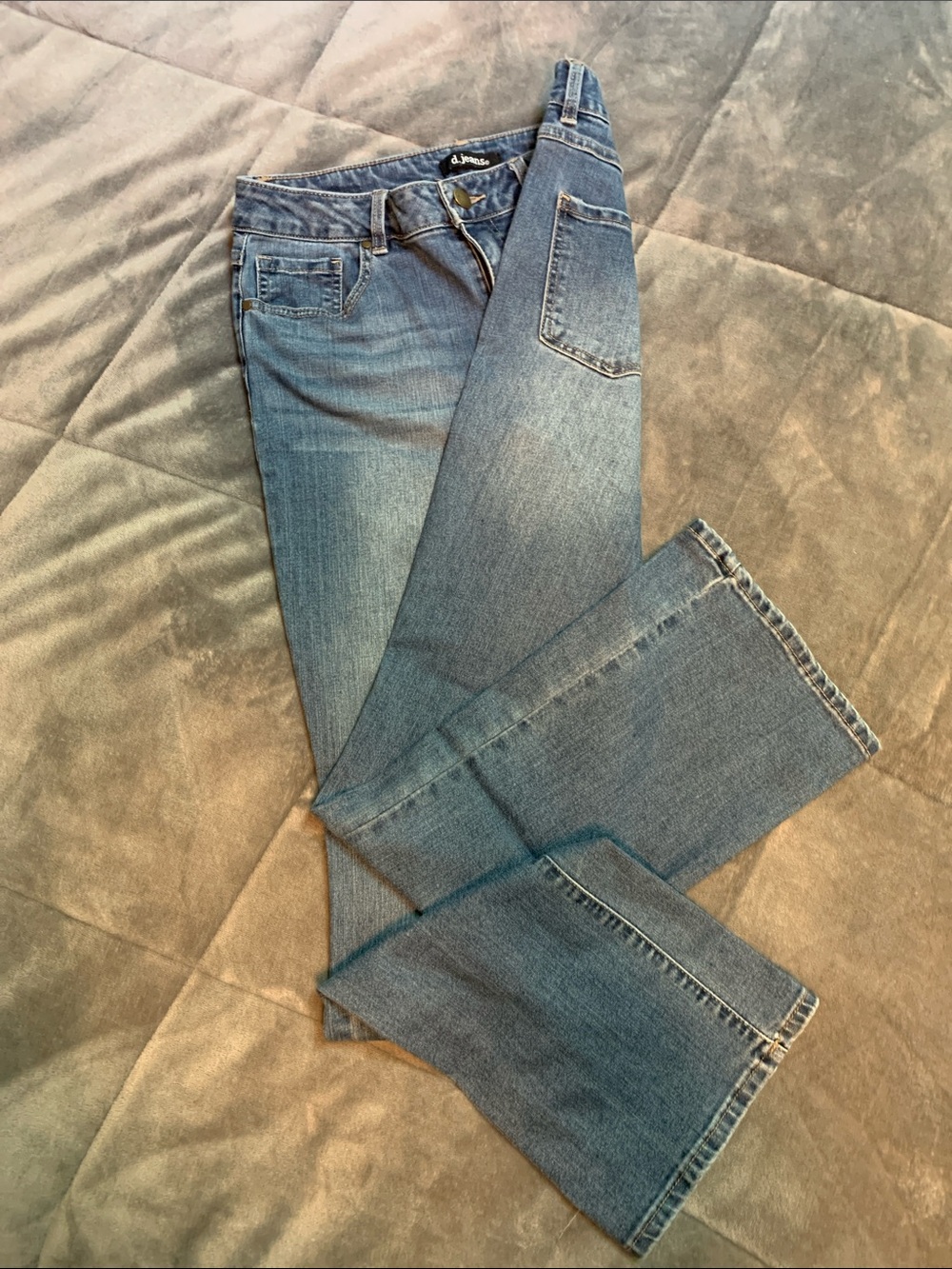 D-Jeans: Made from Recycled PlasitcWomen's Medium Blue Jeans